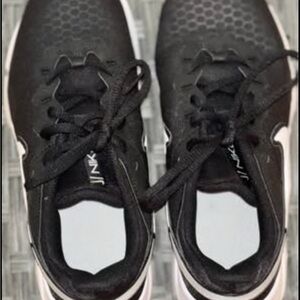 Nike Legend Essential 2